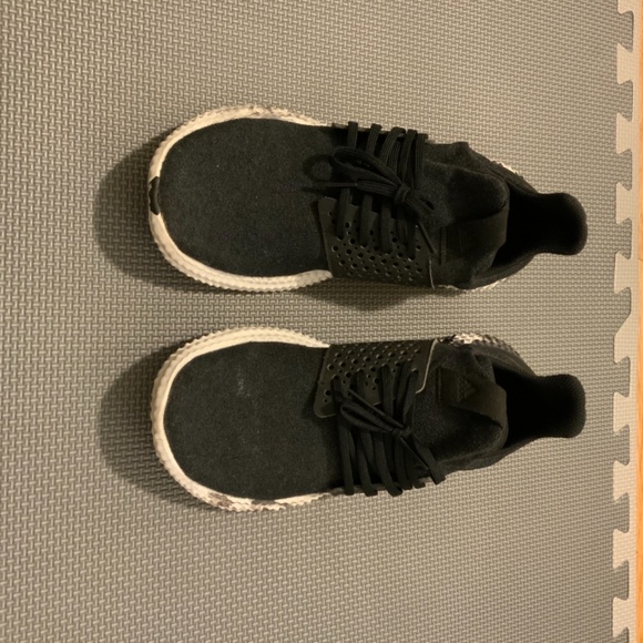 Adidas shoes - Picture 2 of 3